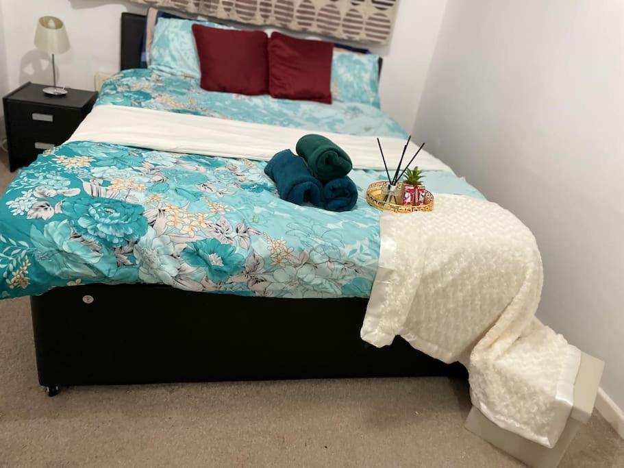Princess 3 Bedroom House + Offstreet Parking +Wifi Leeds  Exterior photo